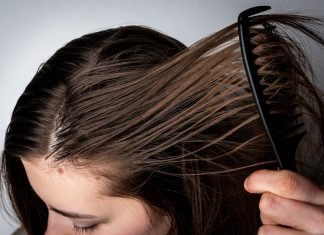 5 cauze posibile pentru care parul tau miroase urat