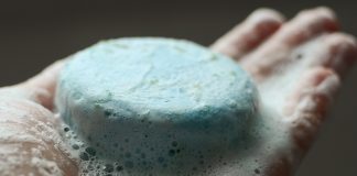 Care sunt diferentele dintre samponul solid si samponul lichid?