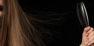 9 trucuri care te vor ajuta sa elimini electricitatea statica din par